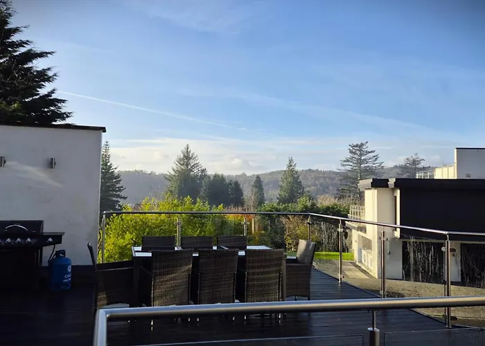 Brantlea Detached 4 Bed Home, Hot Tub, Lake View, Parking, Pet Friendly