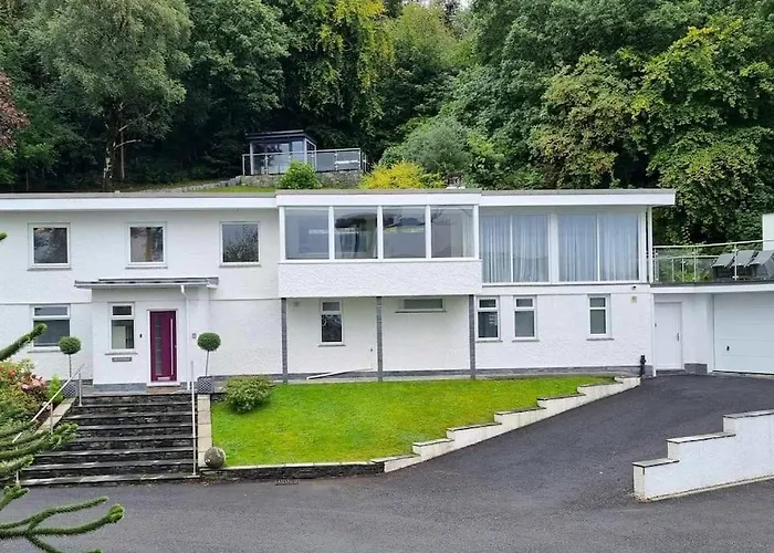 Brantlea Detached 4 Bed Home, Hot Tub, Lake View, Parking, Pet Friendly