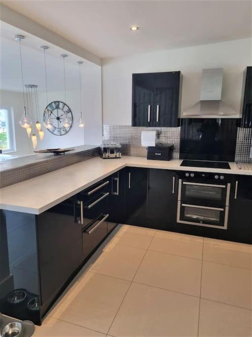 Brantlea Detached 4 Bed Home, Hot Tub, View, Parking, Pet Friendly Bowness-on-Windermere