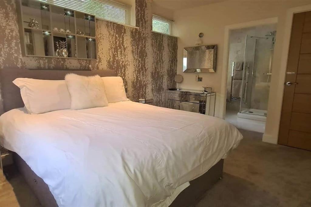 Brantlea Detached 4 Bed Home, Hot Tub, View, Parking, Pet Friendly Bowness-on-Windermere