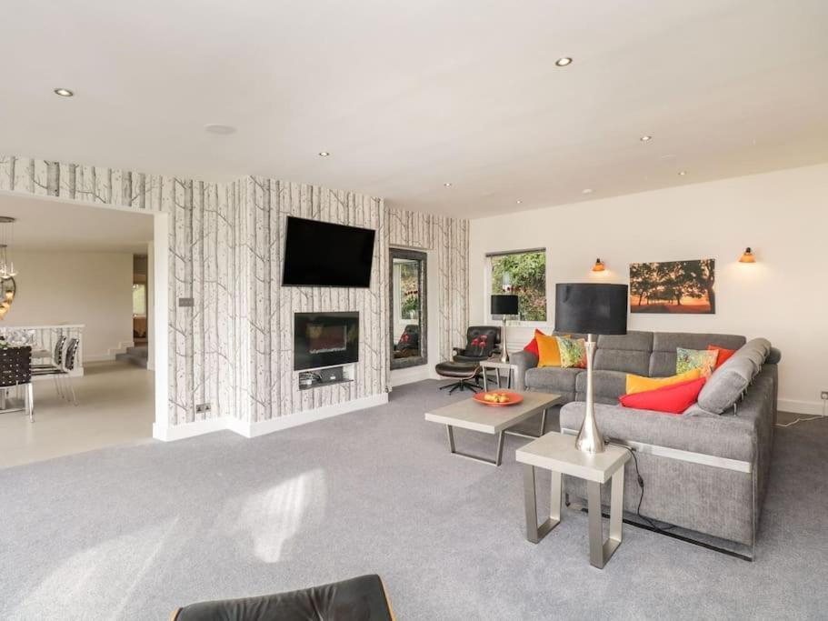 Brantlea Detached 4 Bed Home, Hot Tub, View, Parking, Pet Friendly Holiday home *