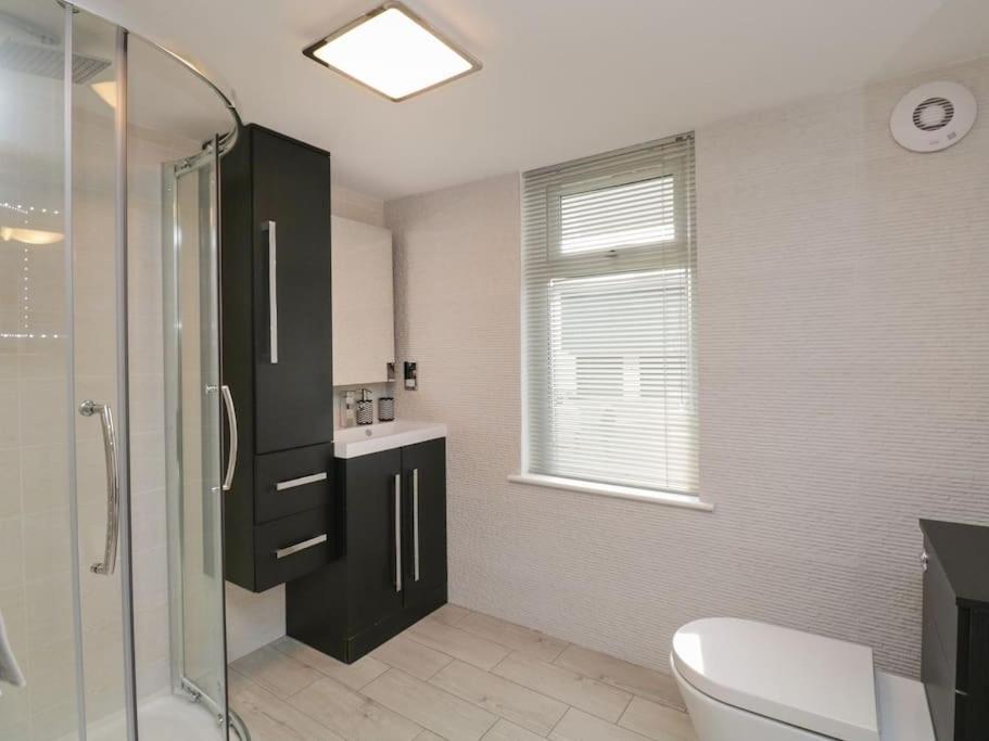 Brantlea Detached 4 Bed Home, Hot Tub, View, Parking, Pet Friendly * Bowness-on-Windermere