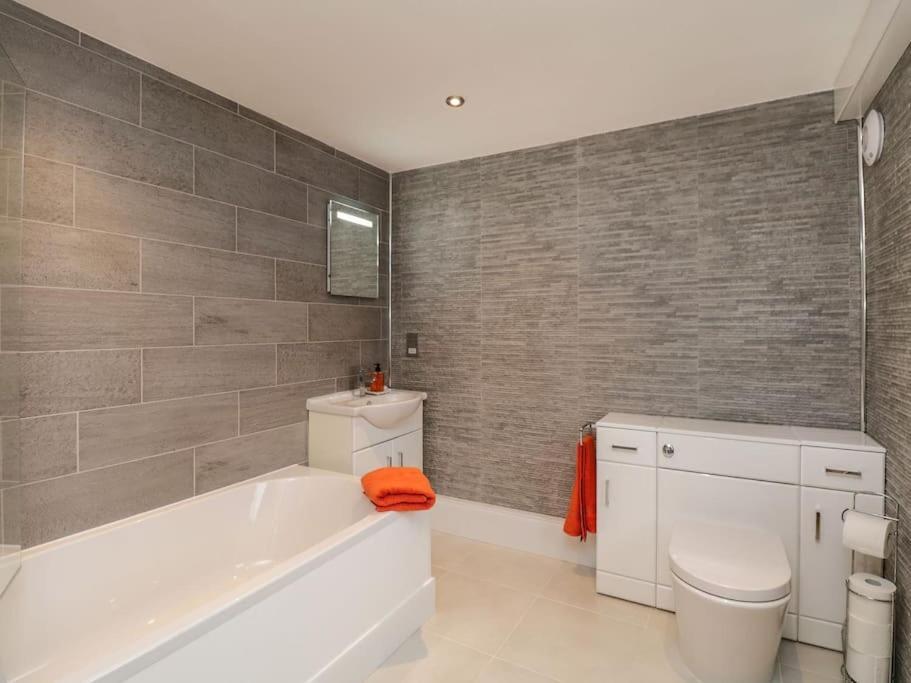 Holiday home Brantlea Detached 4 Bed Home, Hot Tub, View, Parking, Pet Friendly *