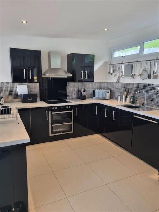 Brantlea Detached 4 Bed Home, Hot Tub, View, Parking, Pet Friendly *