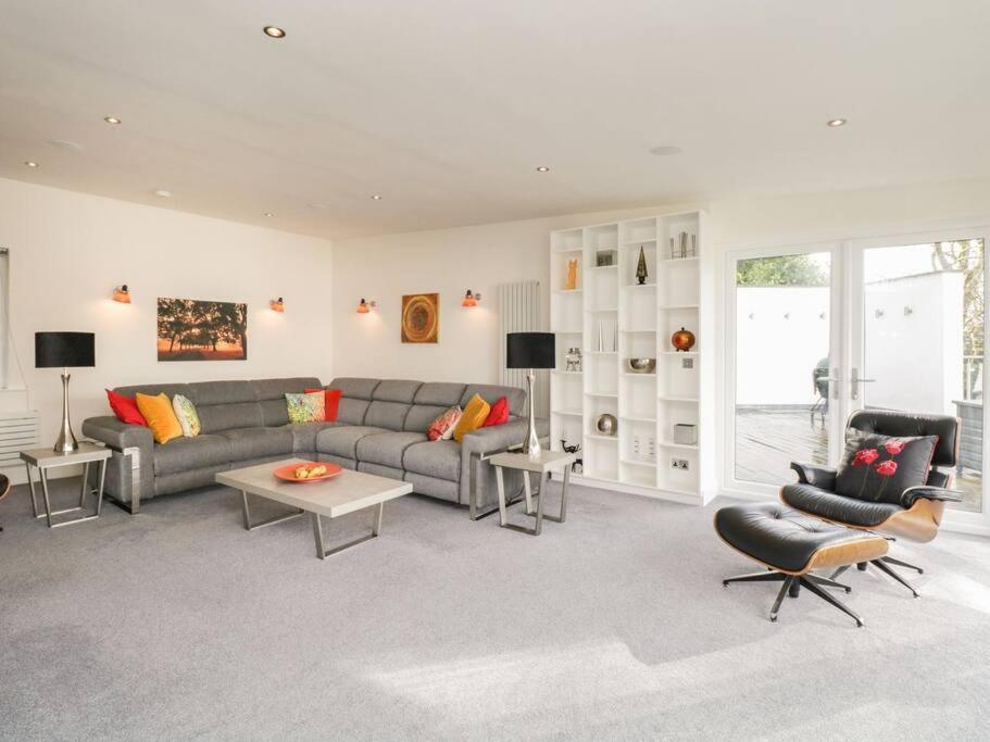 Brantlea Detached 4 Bed Home, Hot Tub, View, Parking, Pet Friendly * Bowness-on-Windermere